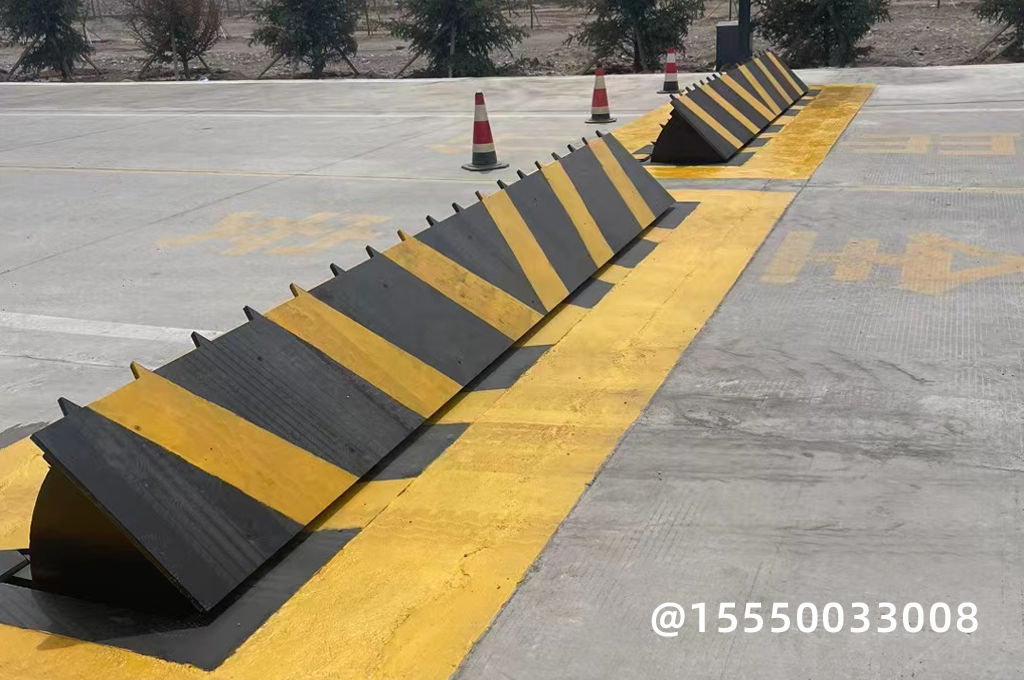 戰(zhàn)地指揮所隱蔽路障機(jī)(圖1) 戰(zhàn)地指揮所隱蔽路障機(jī)(圖1)