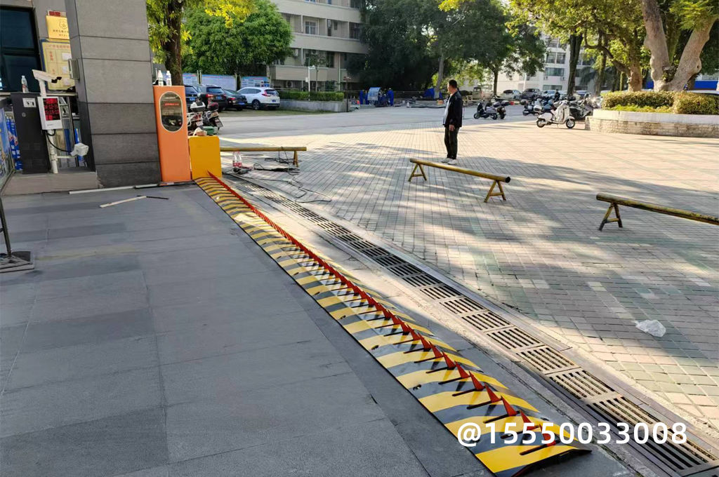 化工廠空分塔免預(yù)埋破胎器(圖1) 化工廠空分塔免預(yù)埋破胎器(圖1)